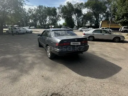Toyota Camry 1998 года за 2 500 000 тг. в Алматы – фото 4