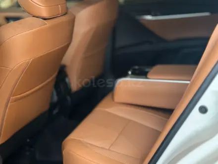 Toyota Camry Luxe 2026 года за 22 190 000 тг. в Астана – фото 11