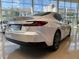 Toyota Camry Luxe 2026 года за 22 190 000 тг. в Астана – фото 5