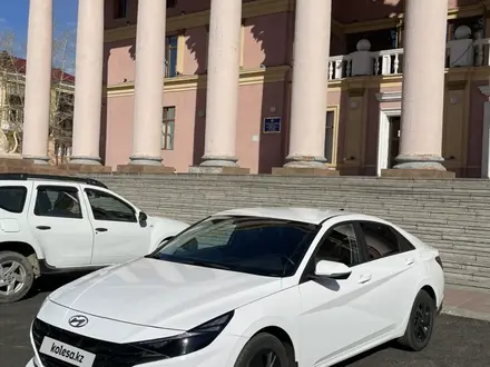 Hyundai Elantra 2023 года за 9 700 000 тг. в Усть-Каменогорск – фото 3