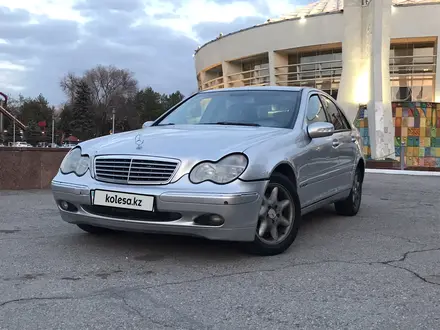 Mercedes-Benz C 200 2001 года за 2 400 000 тг. в Алматы