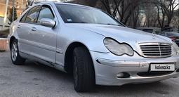 Mercedes-Benz C 200 2001 года за 2 400 000 тг. в Алматы – фото 2