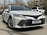 Toyota Camry 2018 года за 15 200 000 тг. в Алматы