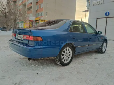 Toyota Camry 1998 года за 3 500 000 тг. в Актобе – фото 5