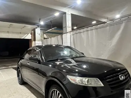 Infiniti FX45 2003 года за 4 500 000 тг. в Уральск – фото 2