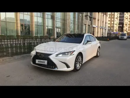 Lexus ES 250 2018 года за 22 500 000 тг. в Атырау