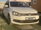 Volkswagen Polo 2012 года за 3 500 000 тг. в Атырау – фото 2