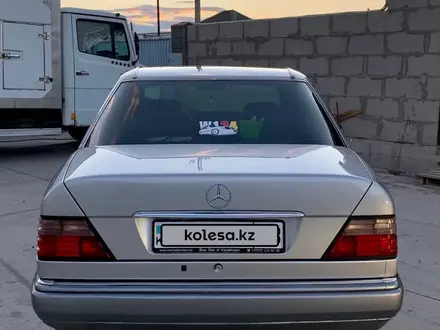 Mercedes-Benz E 200 1995 года за 3 000 000 тг. в Астана – фото 4