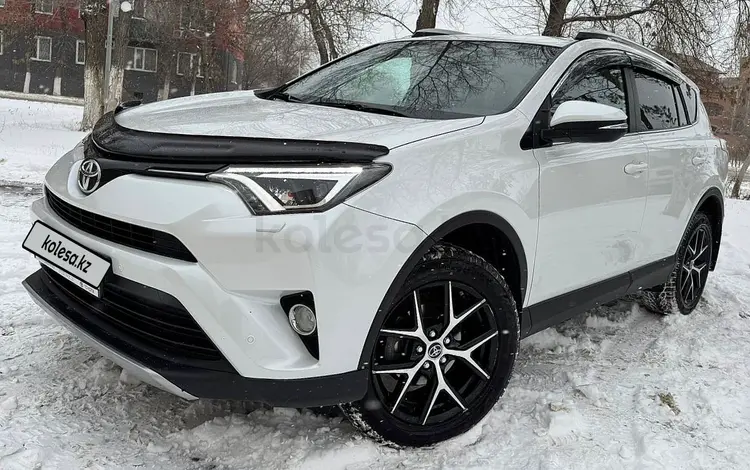 Toyota RAV4 2018 года за 13 200 000 тг. в Актобе