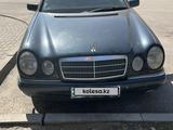 Mercedes-Benz E 230 1998 года за 3 300 000 тг. в Астана