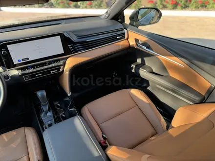 Toyota Camry 2024 года за 21 200 000 тг. в Актобе – фото 23