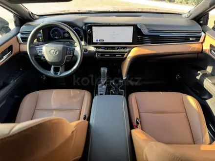 Toyota Camry 2024 года за 21 200 000 тг. в Актобе – фото 24