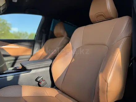 Toyota Camry 2024 года за 21 200 000 тг. в Актобе – фото 34