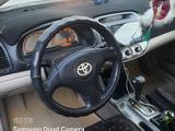 Toyota Camry 2003 годаүшін4 650 000 тг. в Актобе – фото 4