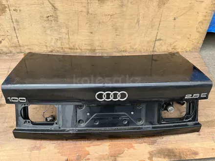 Крышка багажника на Audi A6 (1991-1997) за 10 000 тг. в Алматы – фото 3