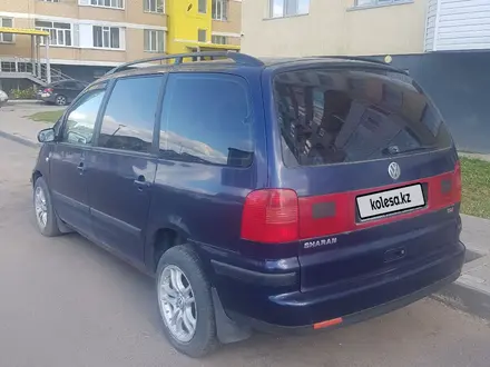 Volkswagen Sharan 2000 года за 1 500 000 тг. в Астана – фото 3