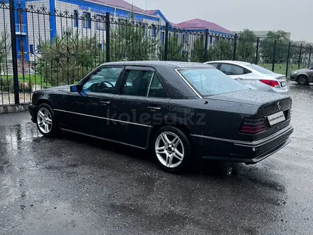 Mercedes-Benz E 280 1992 года за 2 300 000 тг. в Тараз – фото 2