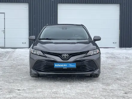 Toyota Camry 2019 года за 12 220 000 тг. в Астана – фото 2