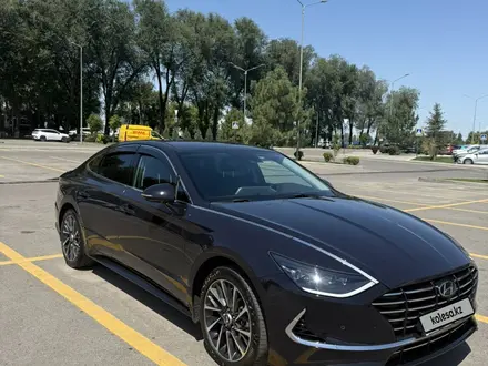 Hyundai Sonata 2023 года за 11 800 000 тг. в Алматы