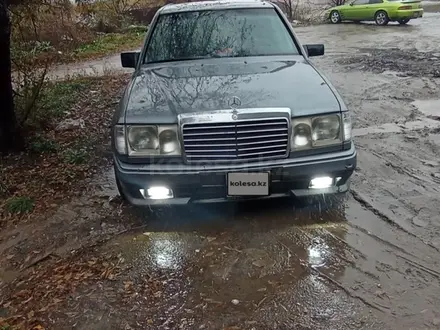 Mercedes-Benz E 300 1988 года за 1 200 000 тг. в Усть-Каменогорск