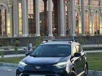 Toyota RAV4 2017 года за 12 500 000 тг. в Атырау