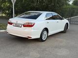 Toyota Camry 2015 года за 11 000 000 тг. в Уральск – фото 4