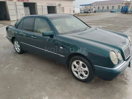 Mercedes-Benz E 320 1998 года за 3 200 000 тг. в Актау