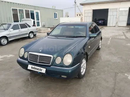 Mercedes-Benz E 320 1998 года за 3 200 000 тг. в Актау – фото 3