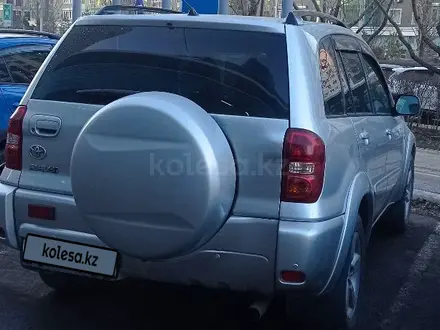 Toyota RAV4 2003 года за 5 000 000 тг. в Астана – фото 2