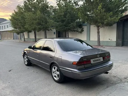 Toyota Camry 1998 года за 3 650 000 тг. в Шымкент – фото 3