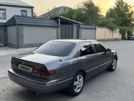 Toyota Camry 1998 года за 3 650 000 тг. в Шымкент – фото 4