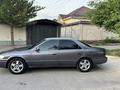 Toyota Camry 1998 года за 3 650 000 тг. в Шымкент – фото 2
