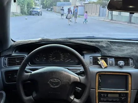 Toyota Camry 1998 года за 3 650 000 тг. в Шымкент – фото 8