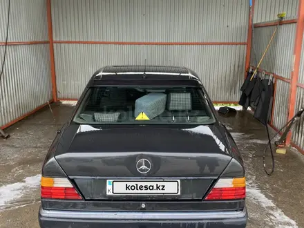 Mercedes-Benz E 220 1993 года за 1 700 000 тг. в Тараз – фото 5