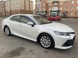 Toyota Camry 2021 года за 14 500 000 тг. в Талдыкорган – фото 2