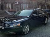 Volkswagen Passat 2014 года за 4 500 000 тг. в Уральск – фото 3