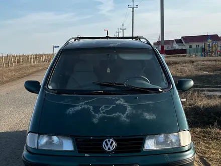 Volkswagen Sharan 1996 года за 2 600 000 тг. в Уральск