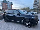 BMW X7 2019 года за 40 999 999 тг. в Караганда – фото 2