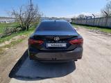 Toyota Camry 2023 года за 15 500 000 тг. в Алматы – фото 2