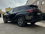 Toyota Highlander 2023 года за 29 000 000 тг. в Караганда – фото 2