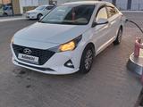 Hyundai Accent 2022 года за 7 000 000 тг. в Атырау – фото 2