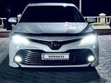 Toyota Camry 2020 года за 15 500 000 тг. в Актау – фото 2