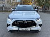 Toyota Highlander 2022 года за 27 000 000 тг. в Актобе – фото 4