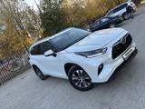Toyota Highlander 2022 года за 25 000 000 тг. в Актобе – фото 2