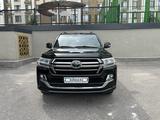 Toyota Land Cruiser 2019 года за 42 000 000 тг. в Шымкент