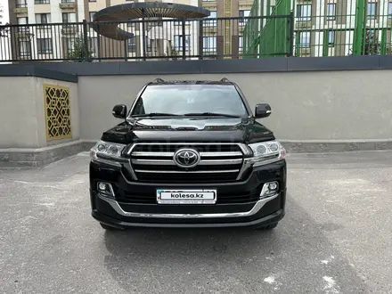 Toyota Land Cruiser 2019 года за 42 000 000 тг. в Шымкент