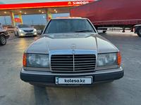 Mercedes-Benz E 200 1993 годаfor2 600 000 тг. в Шымкент