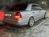 Mercedes-Benz C 43 AMG 1998 года за 3 700 000 тг. в Караганда – фото 2