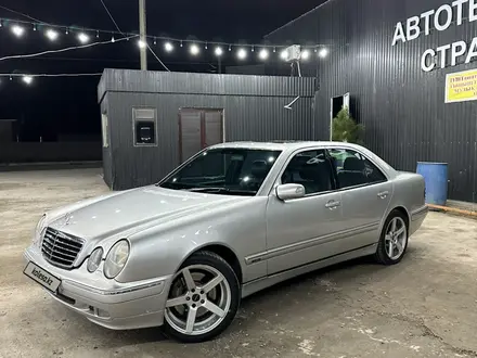 Mercedes-Benz E 55 AMG 2000 года за 5 700 000 тг. в Шардара – фото 2