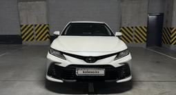 Toyota Camry 2022 года за 19 500 000 тг. в Алматы – фото 2